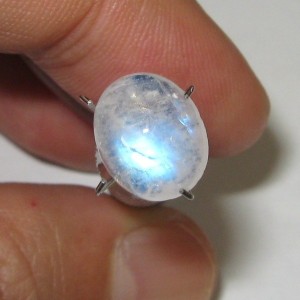 Blue Flash Moonstone 2.5 carat