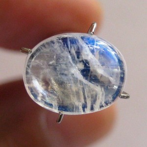 Batu Mulia Biduri Bulan Bening Luster Biru 2.35 carat