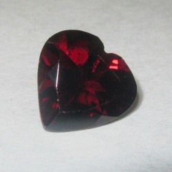 Batu Mulia Garnet Pyrope Bentuk Heart 3.87 carat