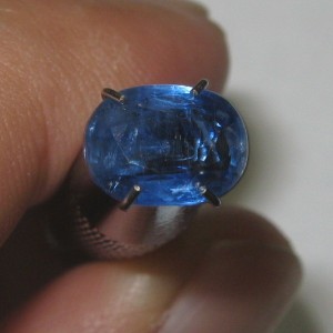 Batu Permata Blue Kyanite Oval 1.66 carat