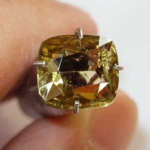 Batu Mulia Brownish Yellow Zircon Cushion 2.56 carat