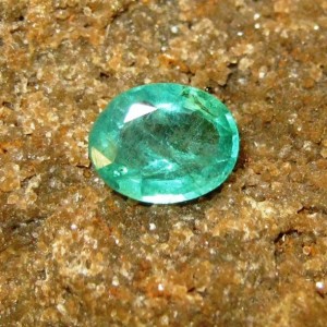 Natural Emerald Oval 0.99 carat