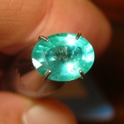 Oval Green Emerald 1.07 carat Zamrud Hijau Indah 