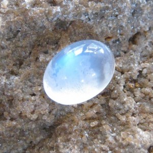 Batu Mulia Colorles Blue Flash Moonstone 3.64 carat