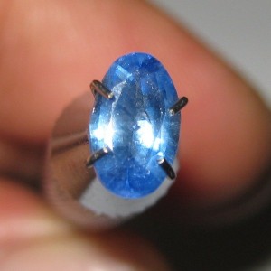 Natural Ceylon Sapphire 0.86 carat Oval Cut