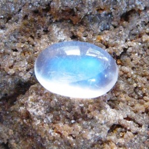 Batu Mulia Natural Blue Flash Moonstone 3.34 carat