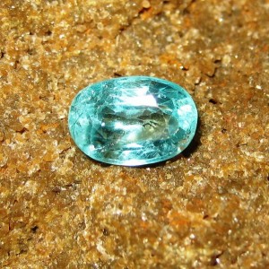 Batu Permata Apatite Bluish Green Oval 1.58 carat