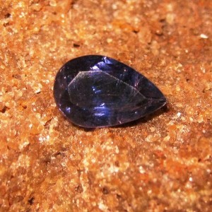 Batu Permata Iolite Pear Shape 0.70 carat Violet Blue
