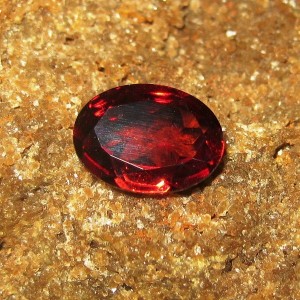 Batu Permata Red Pyrope Garnet 1.03 carat Oval Cut