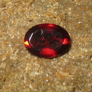 Batu Permata Garnet Pyrope Merah 1.38 carat Oval Cut