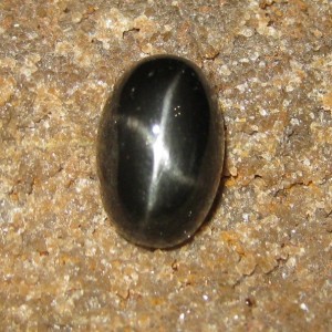 Batu Cincin Black Star Diopside 5.30 carat Oval Cab.