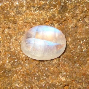 Batu Mulia Biduri Bulan Biru Berserat 3.02 carat Oval Cab