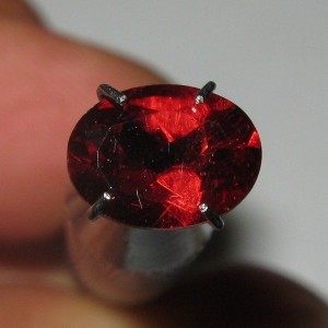 Batu Permata Garnet Merah Pyrope 1.46 carat Oval Cut