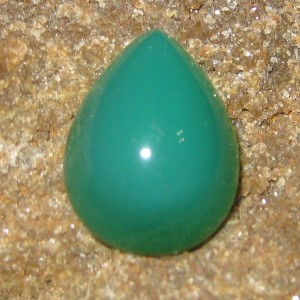 Pear Shape Chalcedony 8.90 carat Hijau Tua Glossy