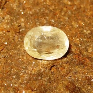 Batu Permata Safir Kuning Muda Oval Cut 2.10 carat