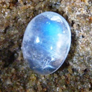 Batu Mulia Natural Blue Flash Moonstone 2.25 carat