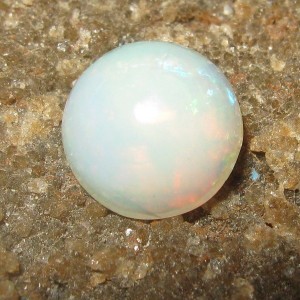 Opal Bundar 6mm 0.90 carat