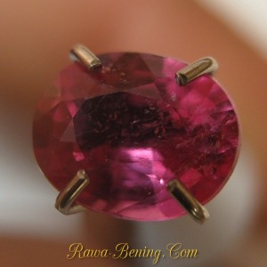 Jual Batu Mulia Pinkish Ruby Oval Imut 0.85 carat