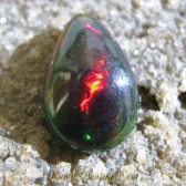 Batu Mulia Black Opal 2.50 carat Bentuk Tetes Air