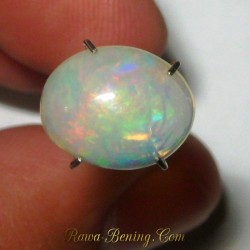 Rainbow White Opal 1.35 carat