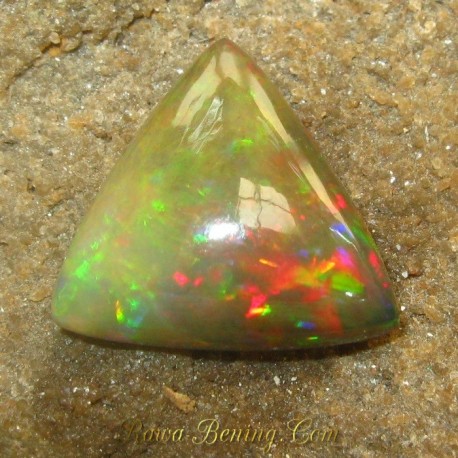 Batu Mulia Natural Triliant Black Opal 6.25 carat