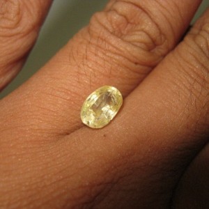 Natural Yellow Sapphire 2.68 cts untuk cincin yang agak mewah