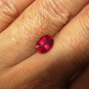 Batu Permata Ruby Oval 1.99 carat